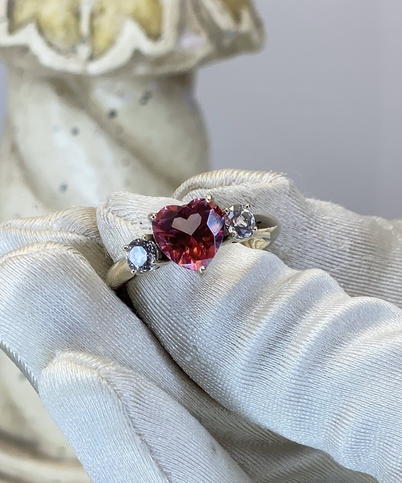 Anillo de Compromiso Corte Corazón en Oro 10k — Mod. 4