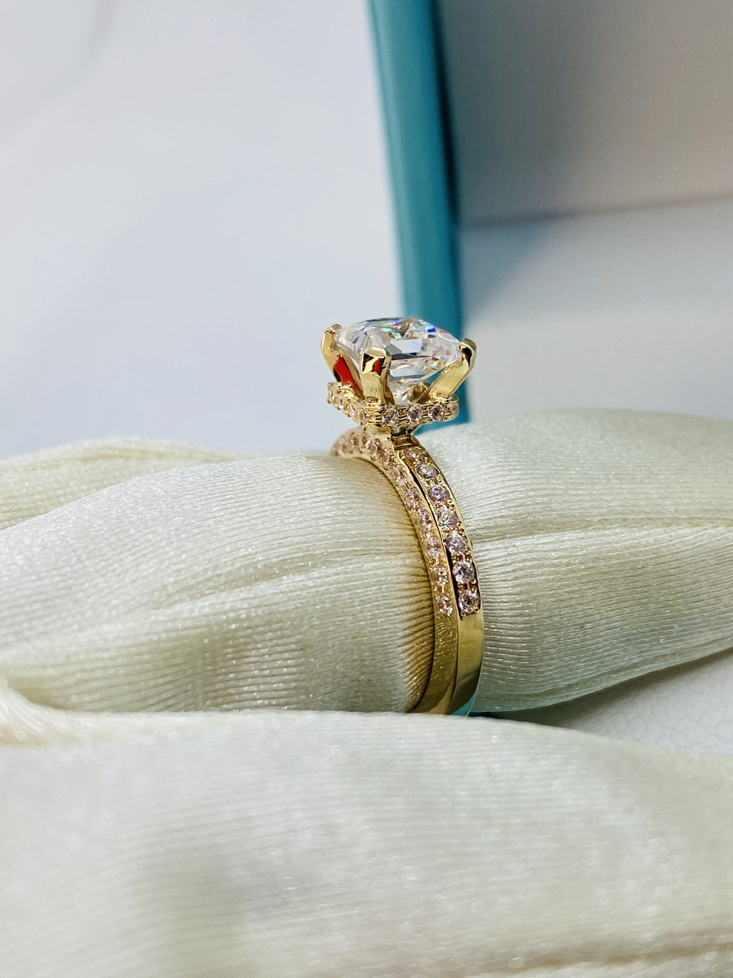 Anillo de Compromiso Corte Cushion en Oro 10k — Mod. 4