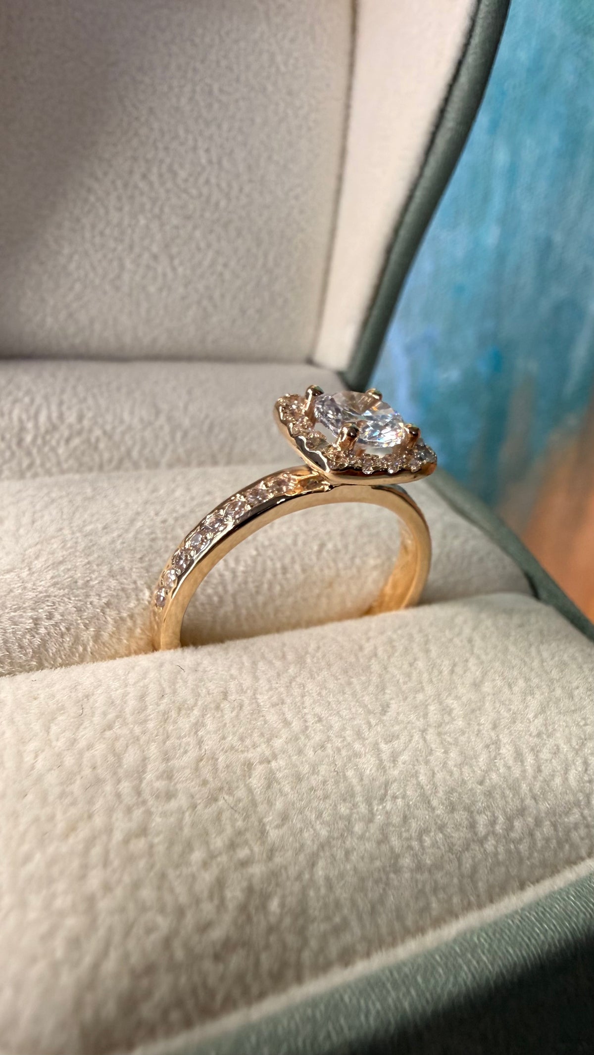 Anillo compromiso Infinity cushion piedra redonda