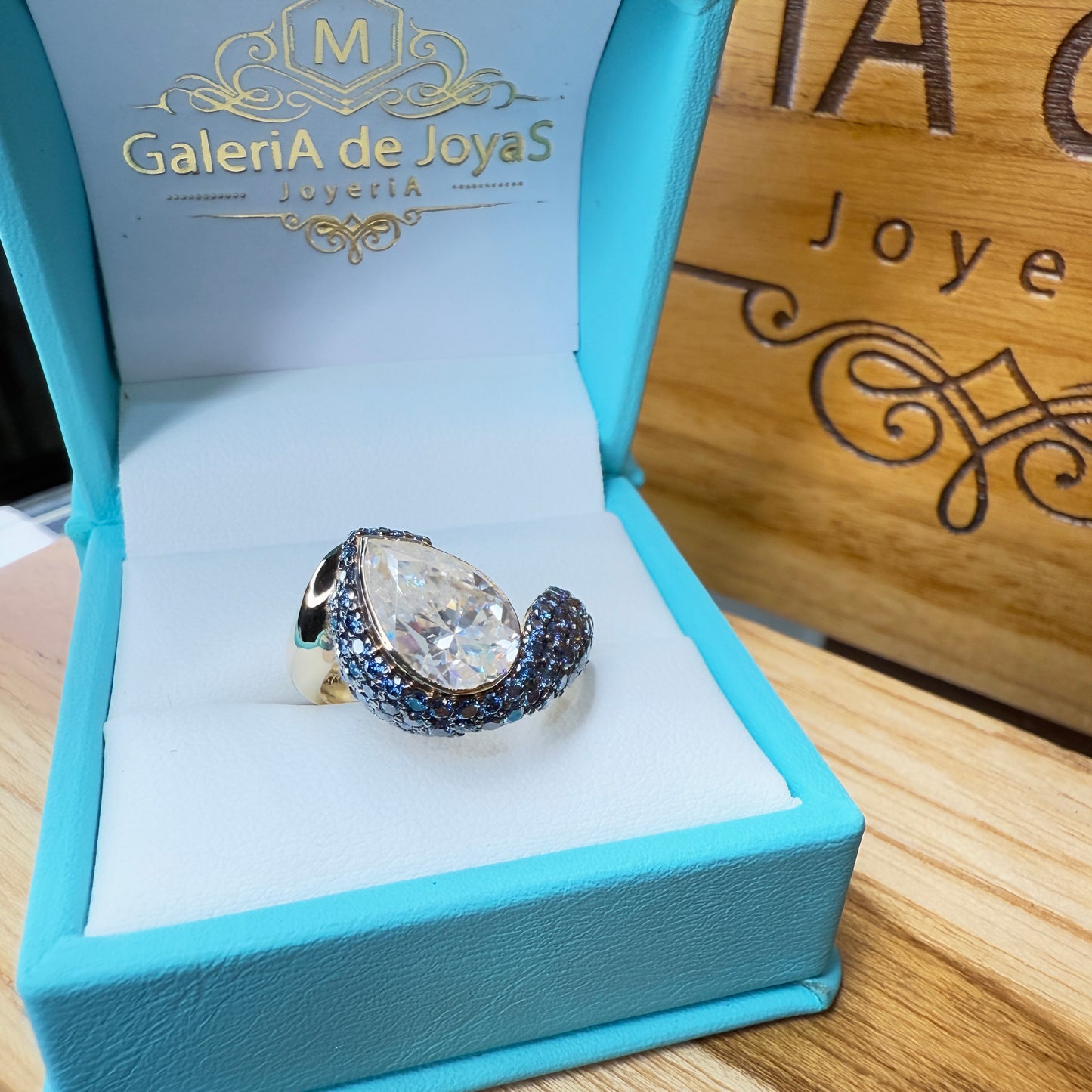 Anillo con Moissanitas