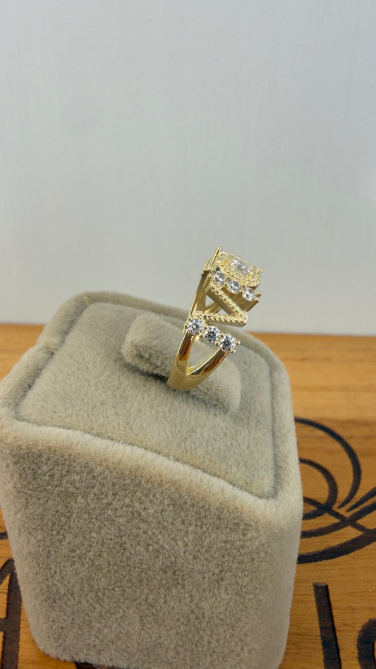 Anillo MOM en Oro 10K con Zirconias