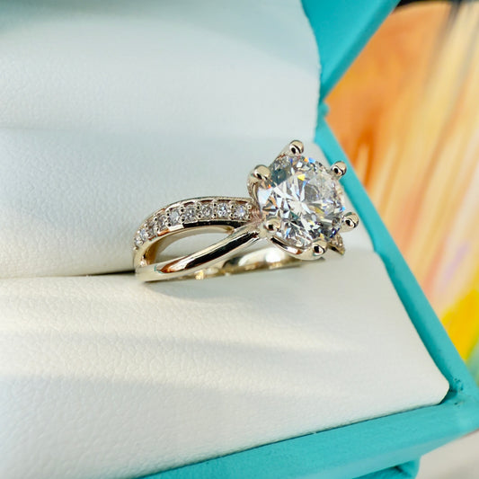 Anillo de Compromiso Corte Redondo — Mod. 11