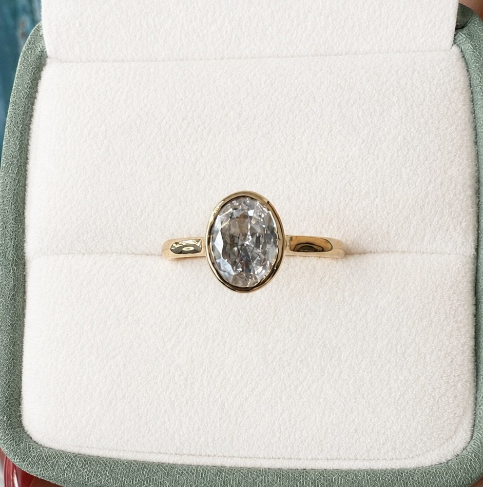 Anillo de Compromiso Corte Oval en Oro 10k — Mod. 1