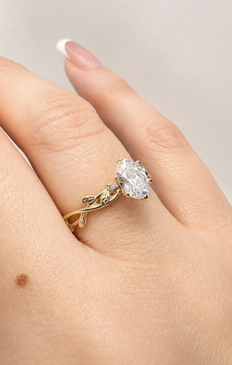 Anillo de Compromiso Corte Oval en Oro 10k — Mod. 2