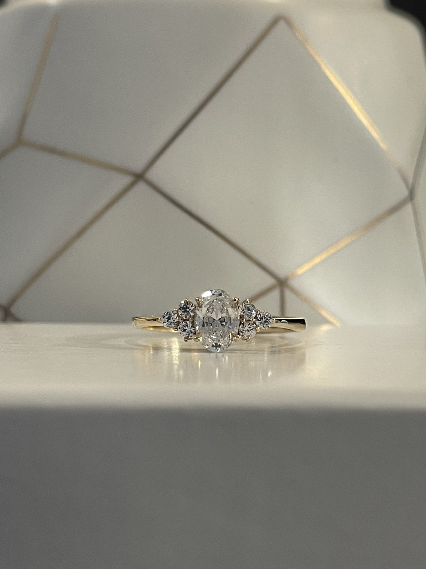 Anillo de Compromiso Corte Oval en Oro 14k — Mod. 6