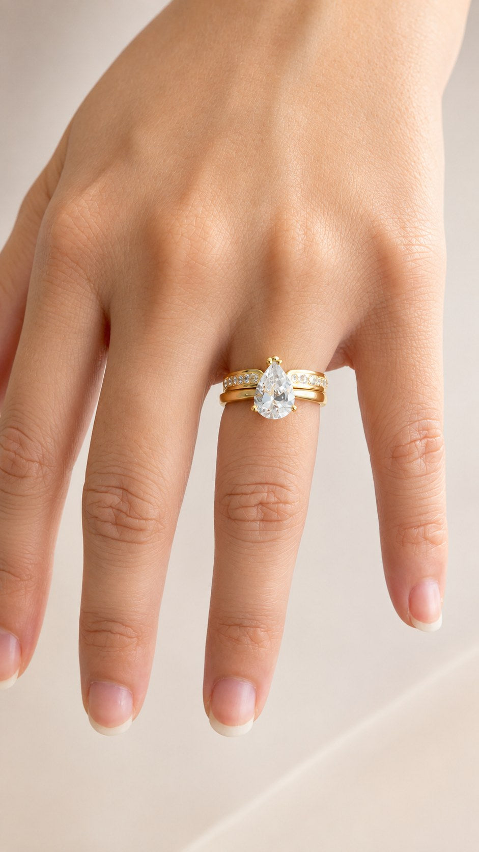 Anillo de Compromiso Corte Pera en Oro 10k — Mod. 1