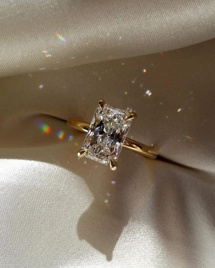 Anillo de Compromiso Corte Radiante en Oro 10k — Mod. 1