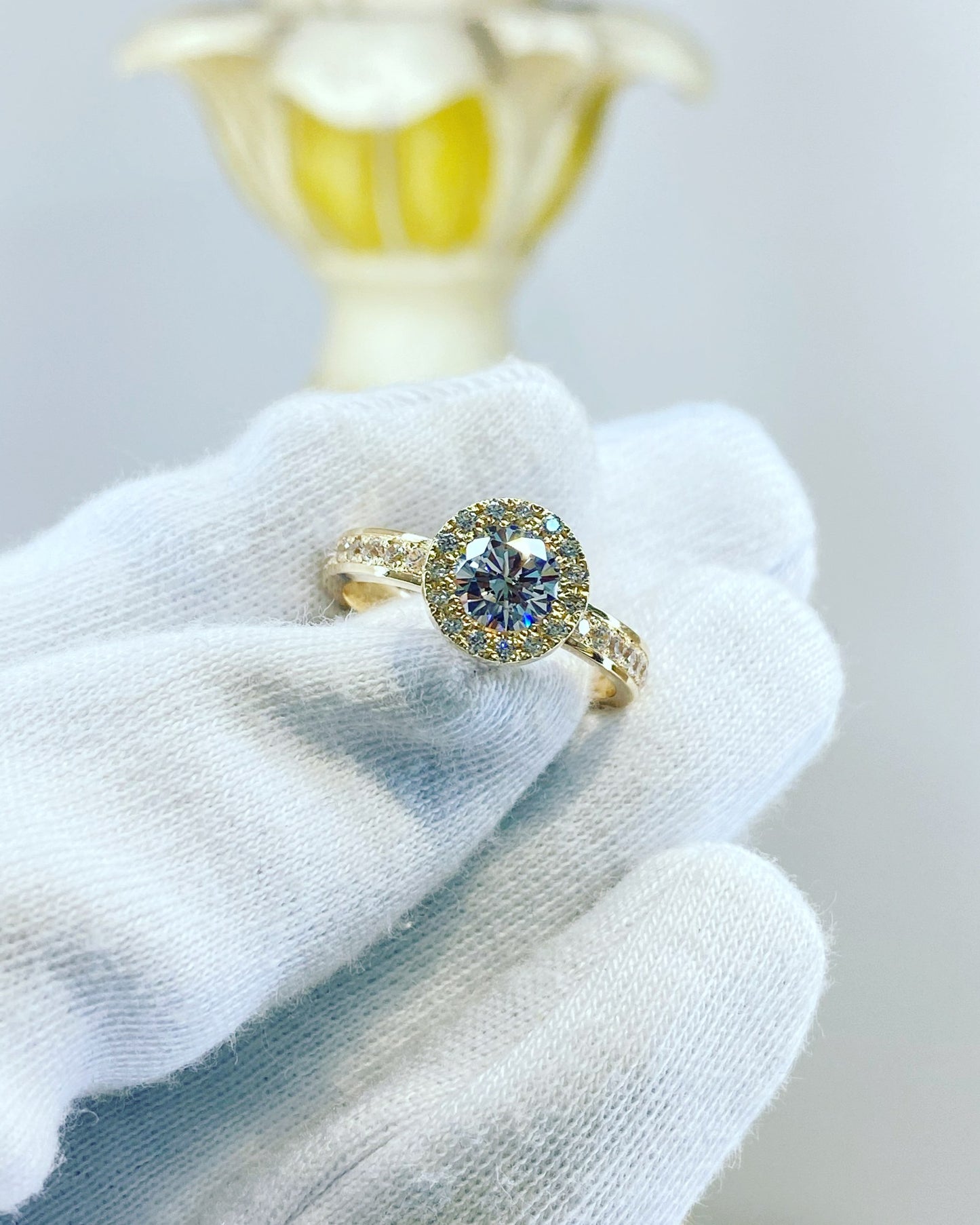Anillo de Compromiso Corte Redondo en Oro 10k — Mod. 2