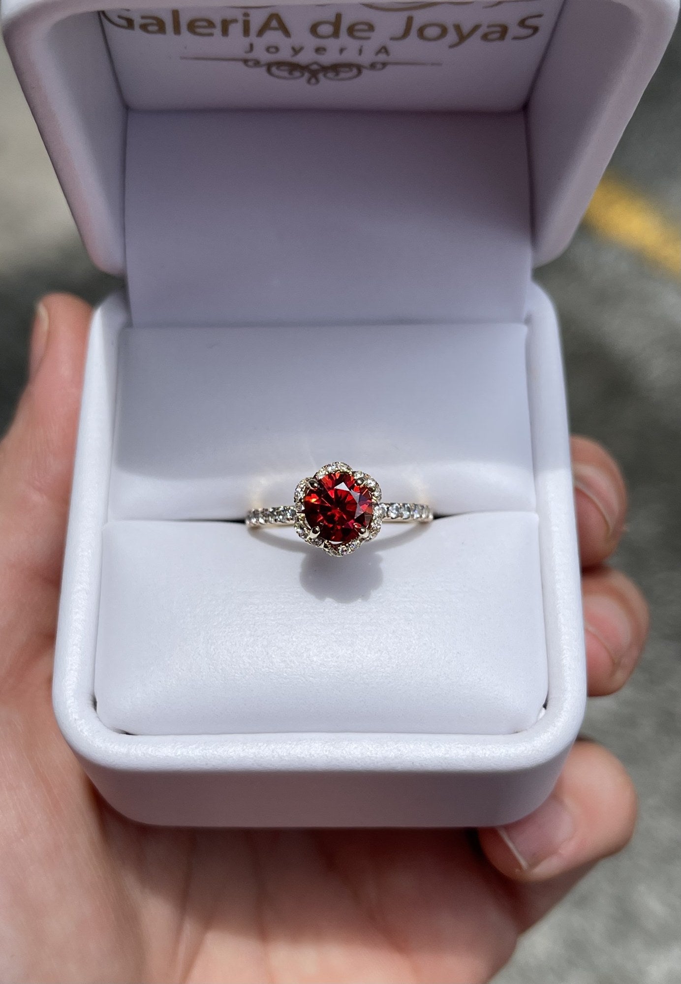 Anillo de Compromiso Corte Redondo en Oro 10k — Mod. 9