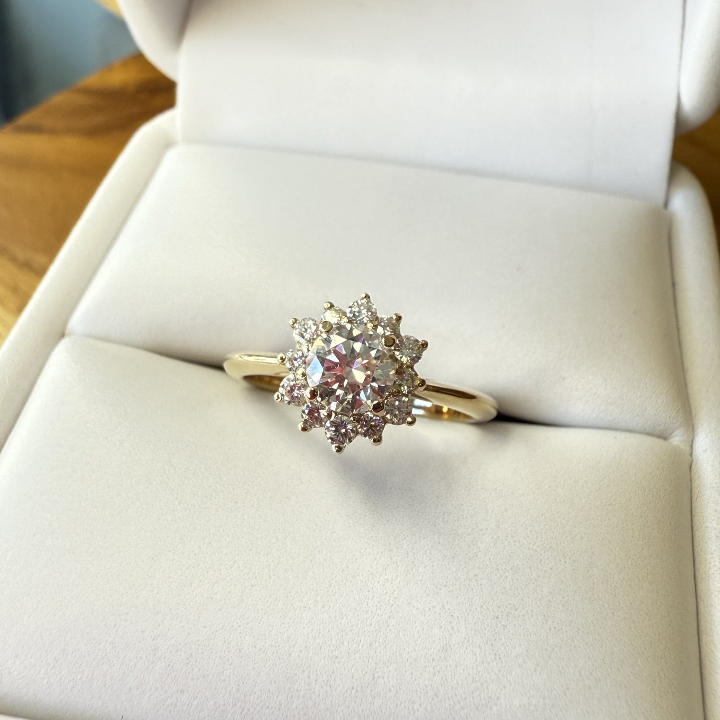 Anillo de Compromiso Corte Redondo en Oro 14k — Mod. 34