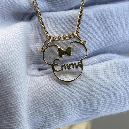 Collar de personaje con nombre Emma en oro, diseño personalizado