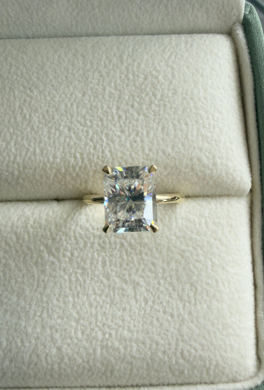 Anillo de Compromiso Solitario Corte Radiante — Aro Fino