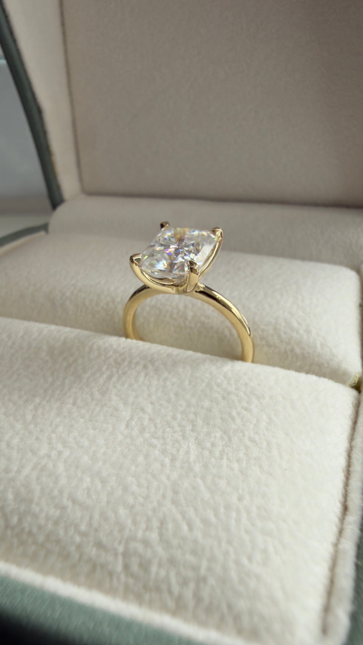 Anillo de Compromiso Solitario Corte Radiante — Aro Fino