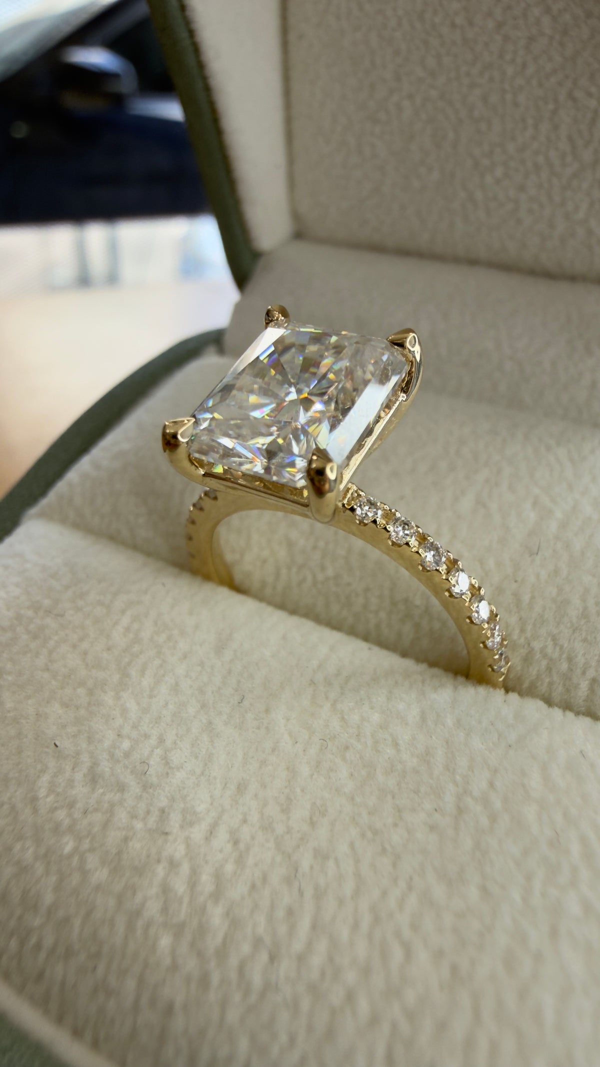 Anillo compromiso corte radiante