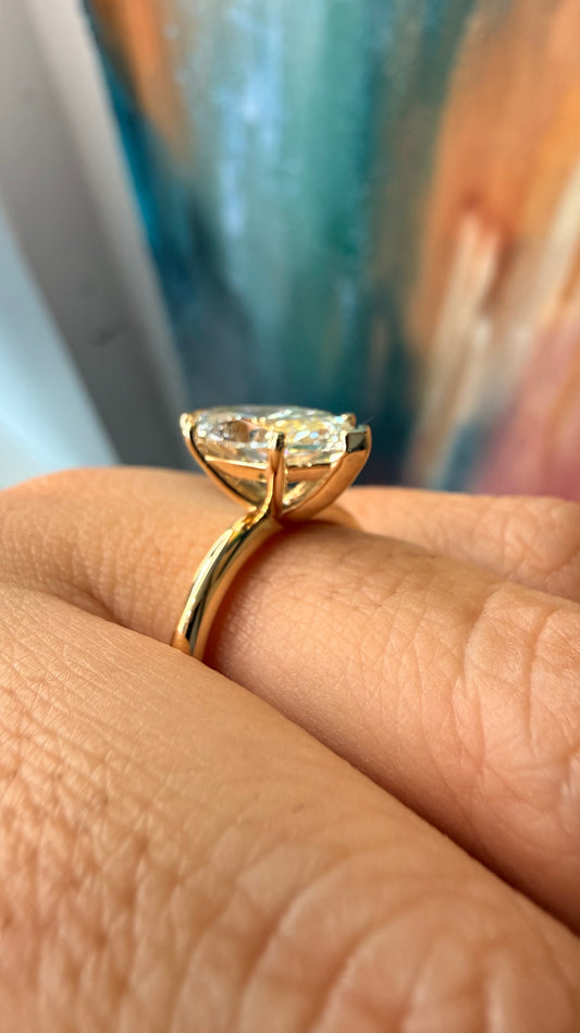 Anillo de Compromiso Solitario Corte Marquesa — Aro Fino