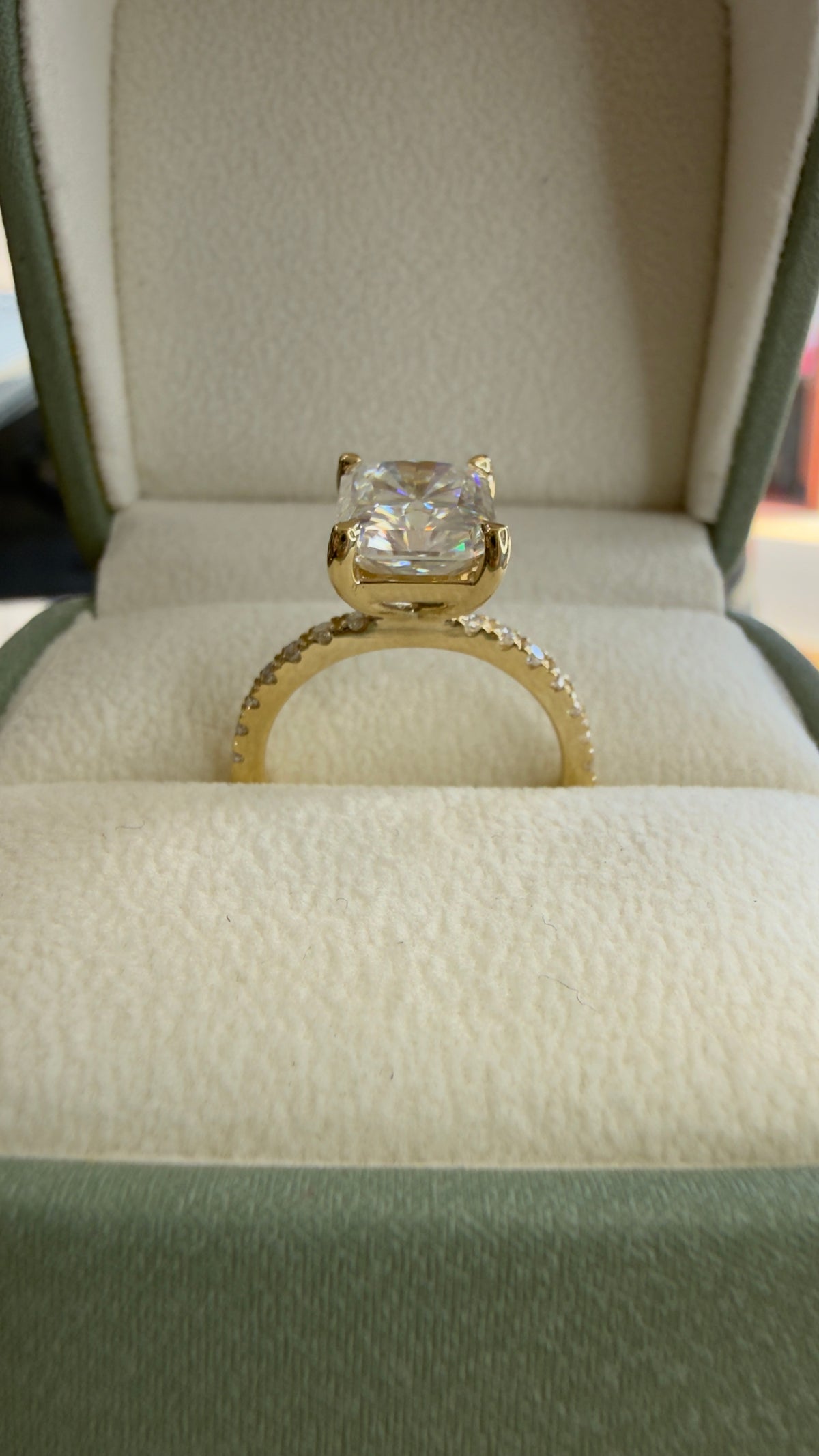 Anillo compromiso corte radiante