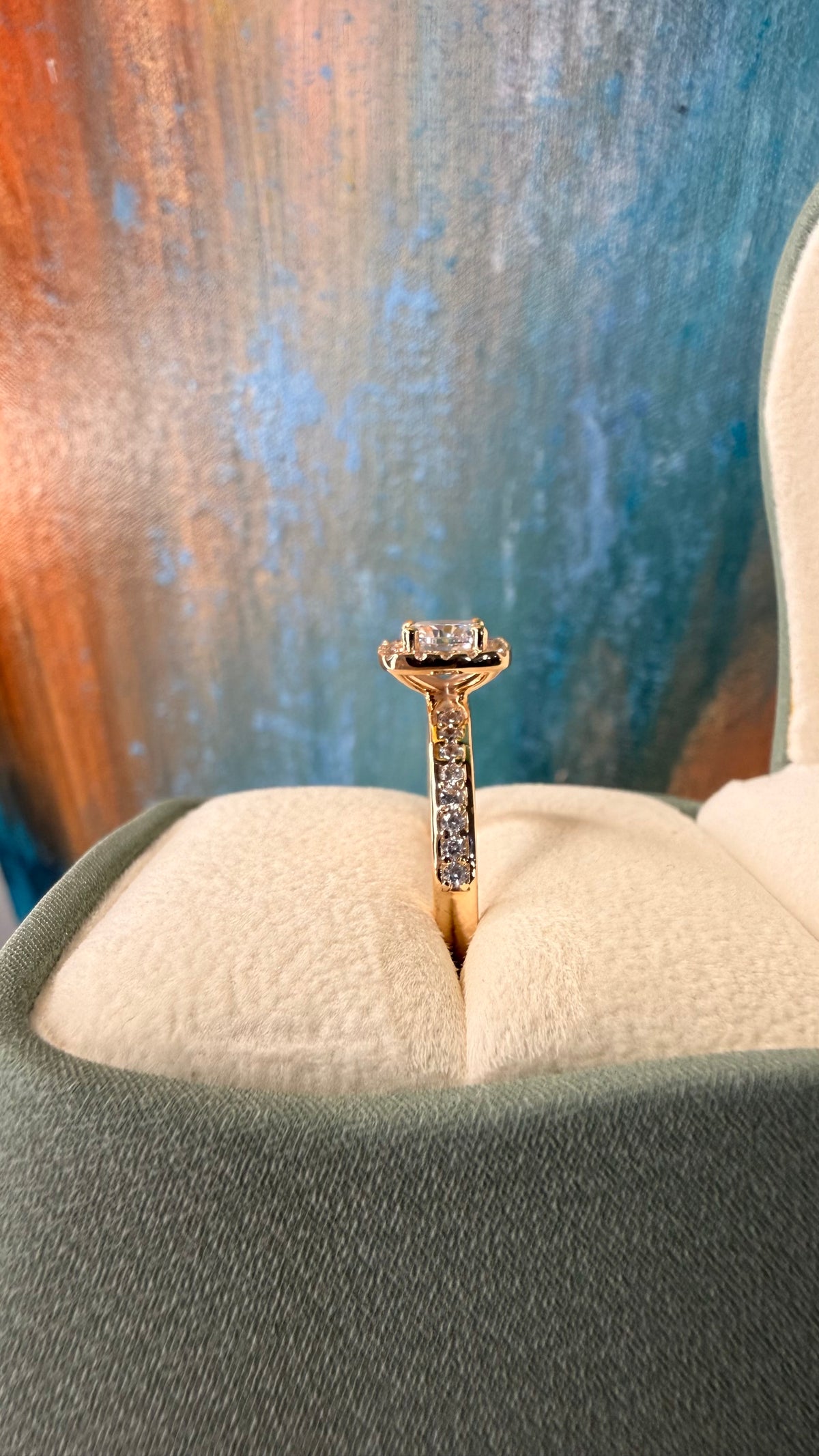 Anillo compromiso Infinity cushion piedra redonda