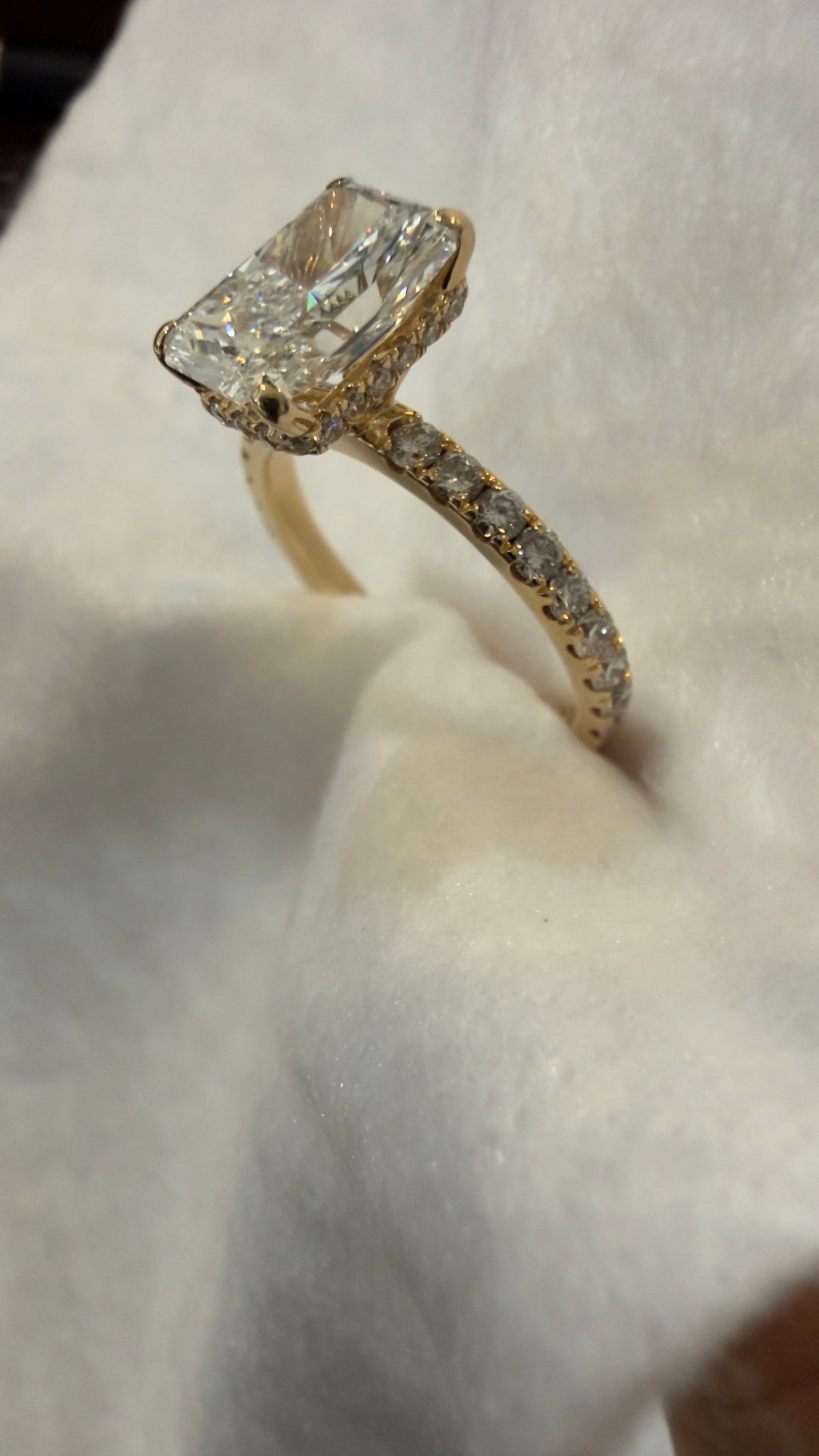 Anillo compromiso corte radiante