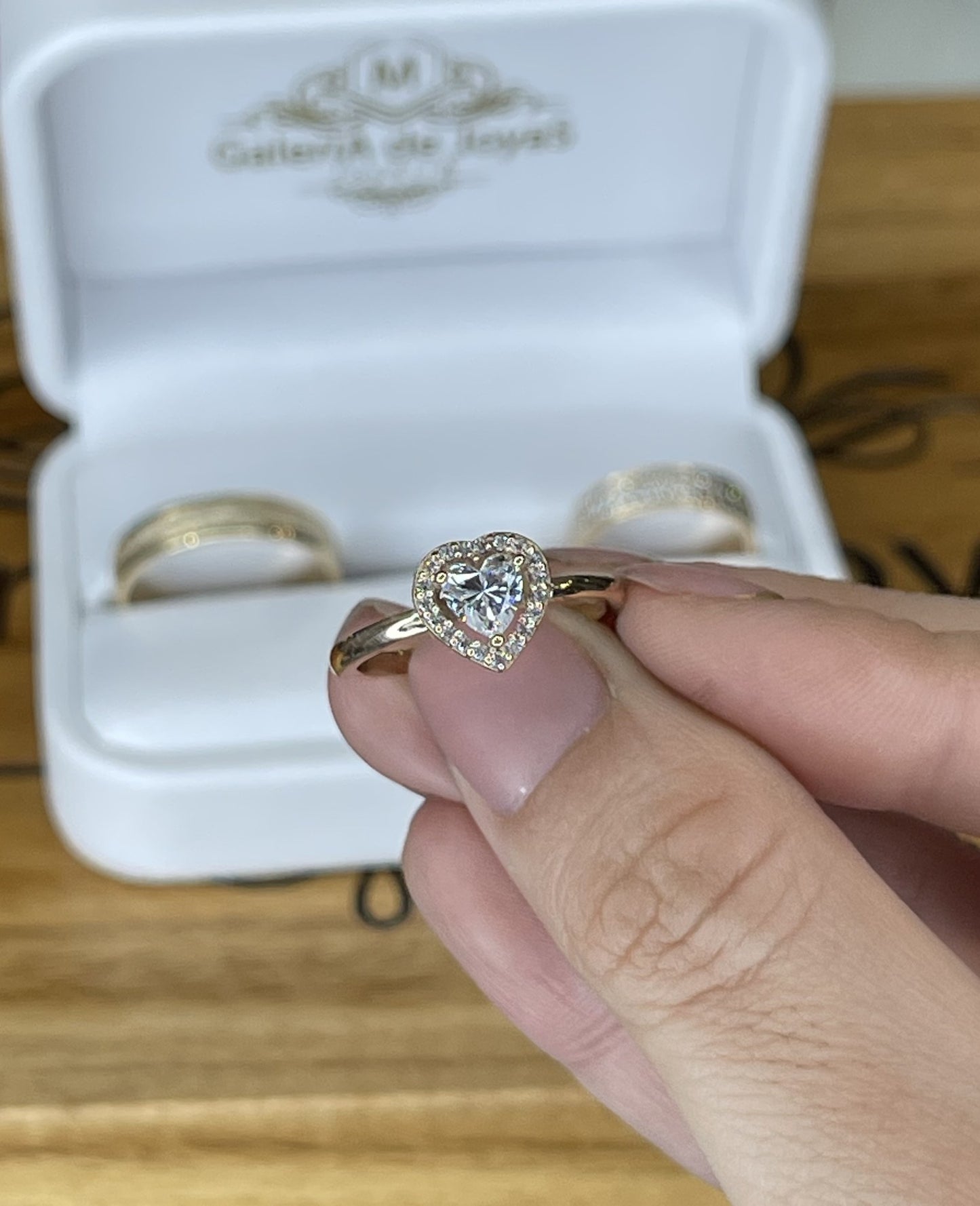Anillo de Compromiso Corte Corazón en Oro 10k — Mod. 3
