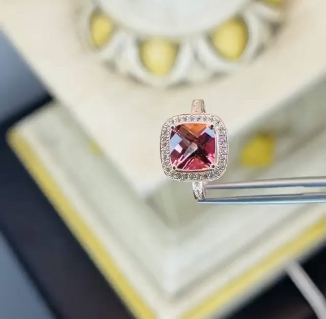 Anillo de Compromiso Corte Cushion en Oro 10k — Mod. 3