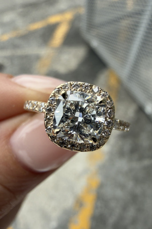 Anillo de Compromiso Corte Cushion en Oro 10k — Mod. 6