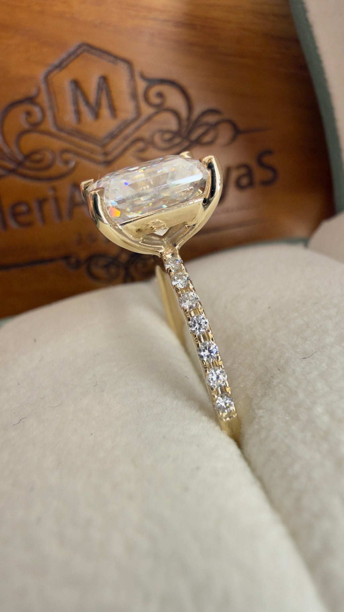 Anillo compromiso corte radiante