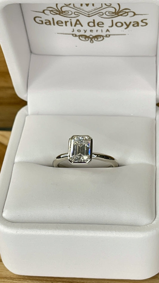Anillo de Compromiso Corte Esmeralda en Oro 14k — Mod. 3