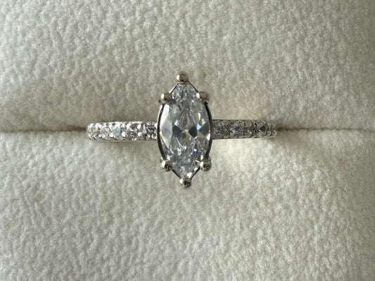 Anillo de Compromiso Corte Marquise en Oro 10k — Mod. 3