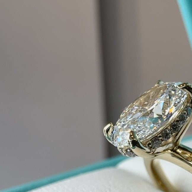 Anillo de compromiso corte oval en oro 14k