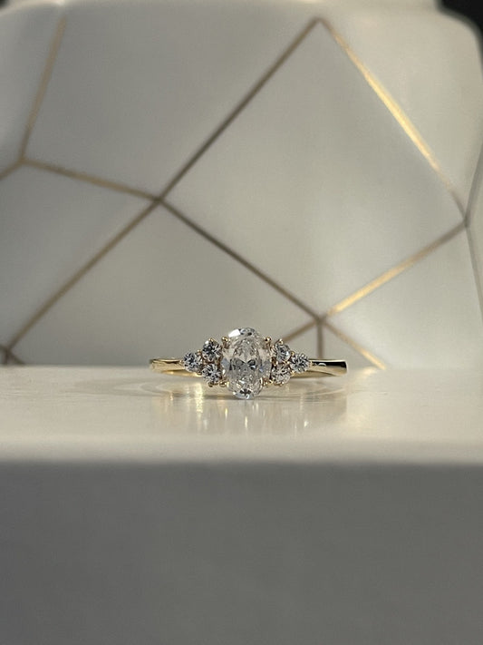 Anillo de Compromiso Corte Oval en Oro 14k — Mod. 6