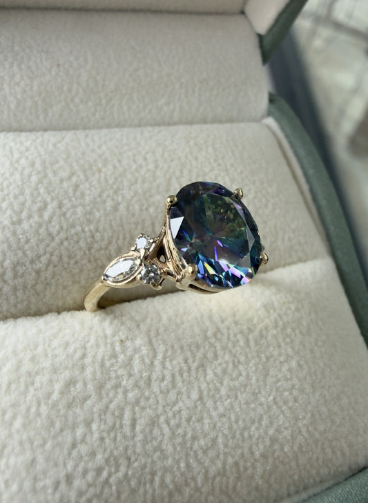 Anillo de Compromiso Corte Oval en Oro 10k — Mod. 11