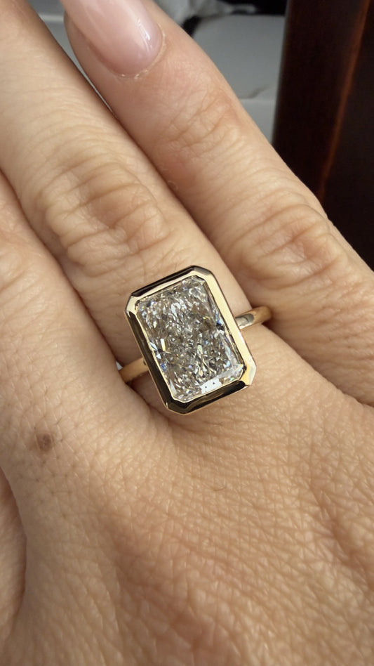 Anillo de Compromiso Corte Radiante en Oro 10k — Mod. 4