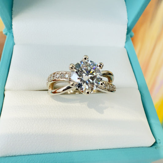 Anillo de Compromiso Corte Redondo en Oro 10k — Mod. 11