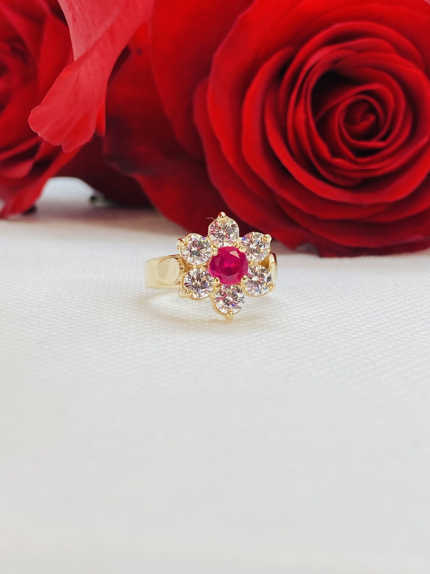 Anillo de Compromiso Corte Redondo en Oro 10k — Mod. 17