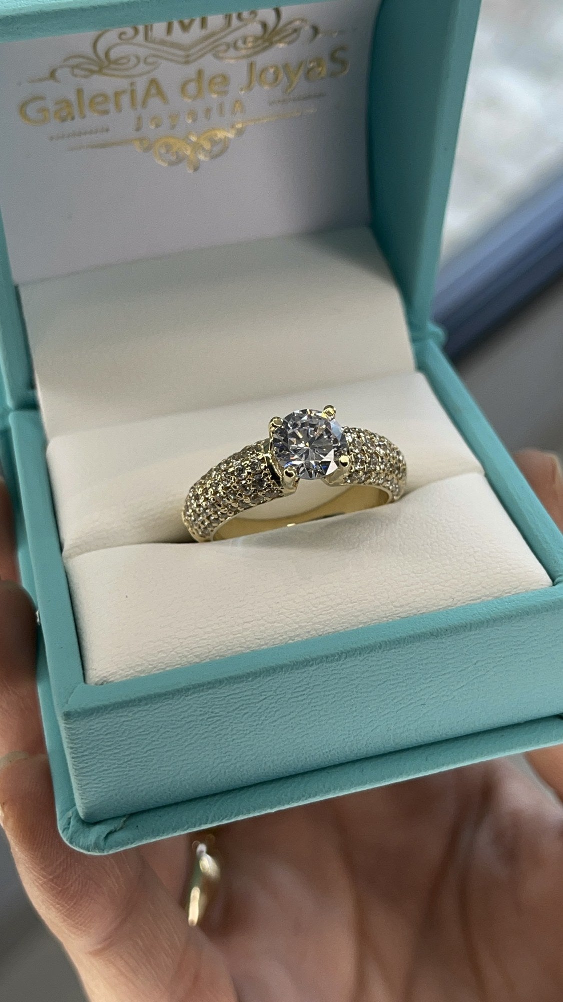 Anillo de Compromiso Corte Redondo en Oro 10k — Mod. 20