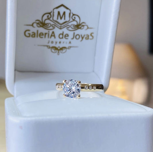 Anillo de Compromiso Corte Redondo en Oro 10k — Mod. 24