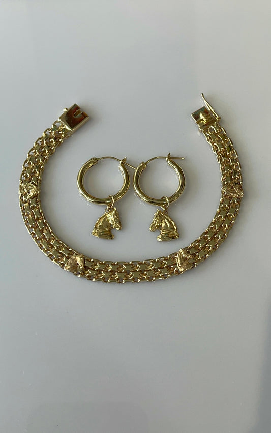 Conjunto de pulso tejido y aretes de caballo en oro 14k