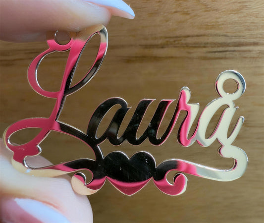 Dije de nombre personalizado Laura en oro