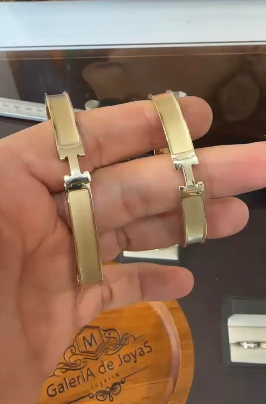 Esclavas rígidas estilo hebilla en oro 14k