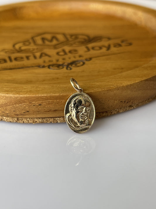 Medalla religiosa oval en oro sobre base de madera de Galería de Joyas