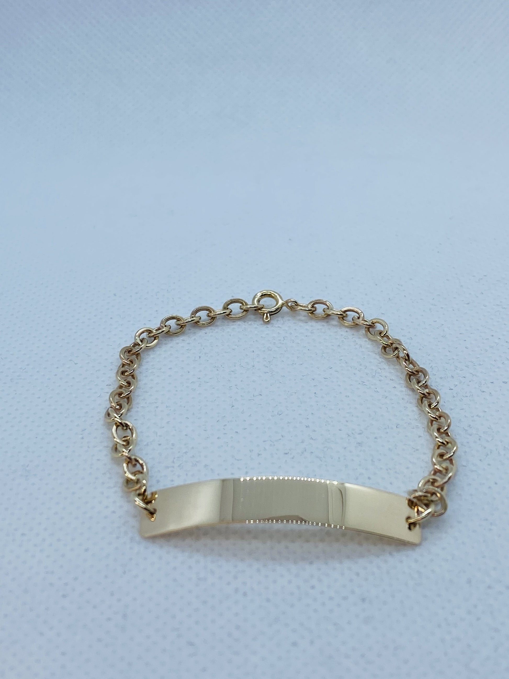 Pulsera para niña con placa en oro