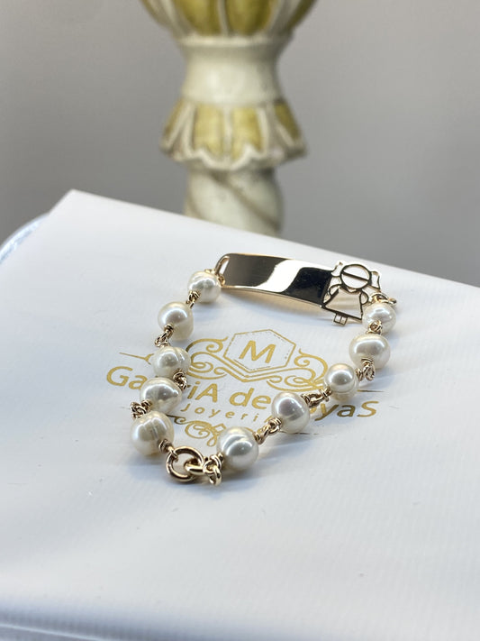 Pulsera de perlas con placa en oro