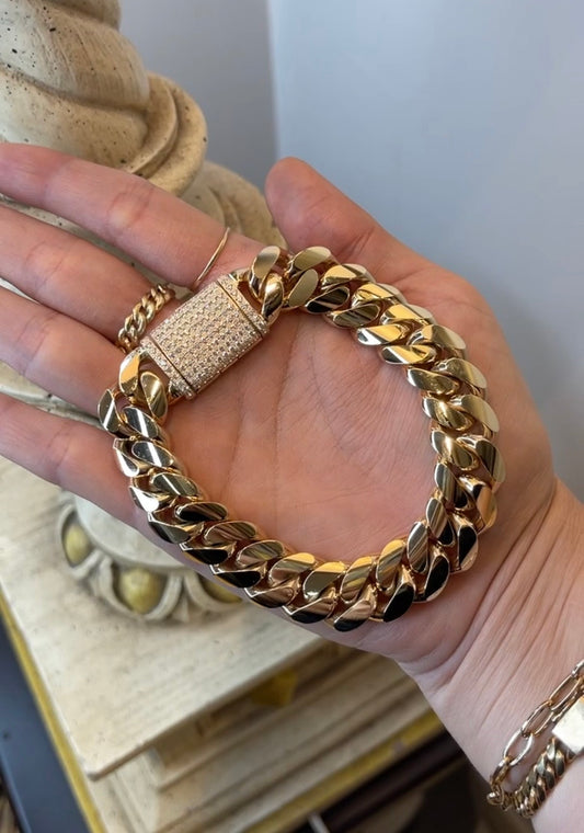 Pulso cubano grueso en oro con broche de zirconias