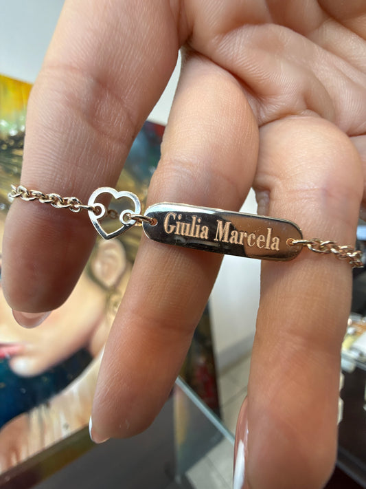 Pulso de placa con corazón para niña en oro